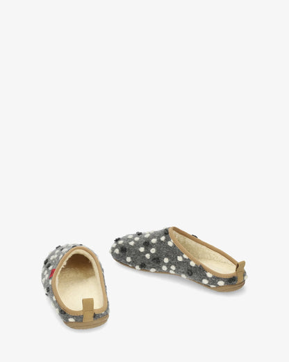 Zapatillas en lana antracita con puntos