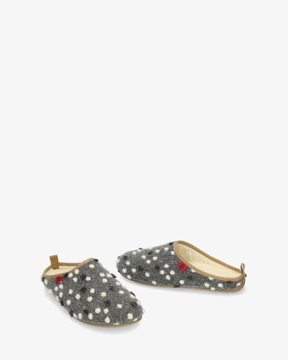 Zapatillas en lana antracita con puntos