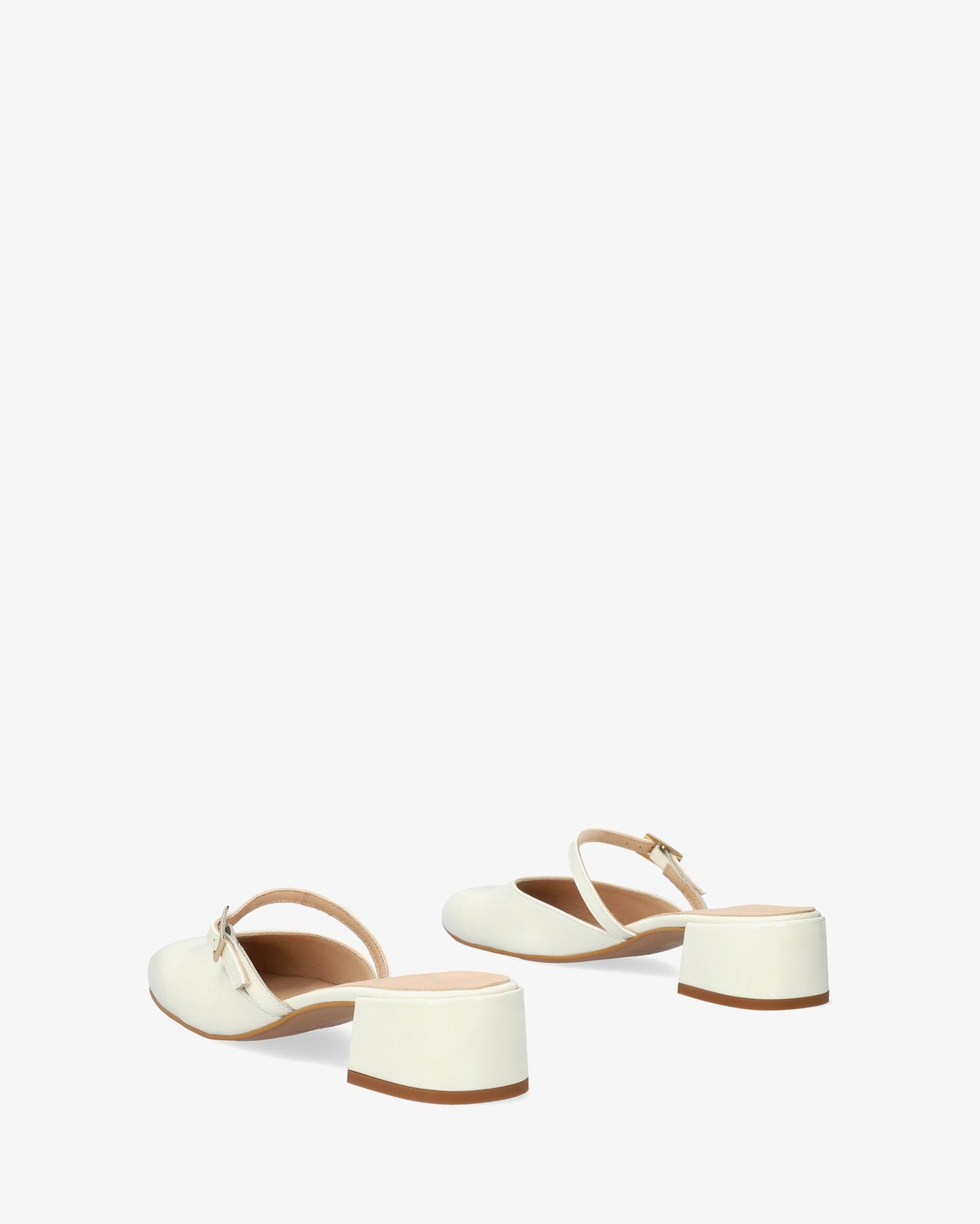 Mule con tacón en charol blanco
