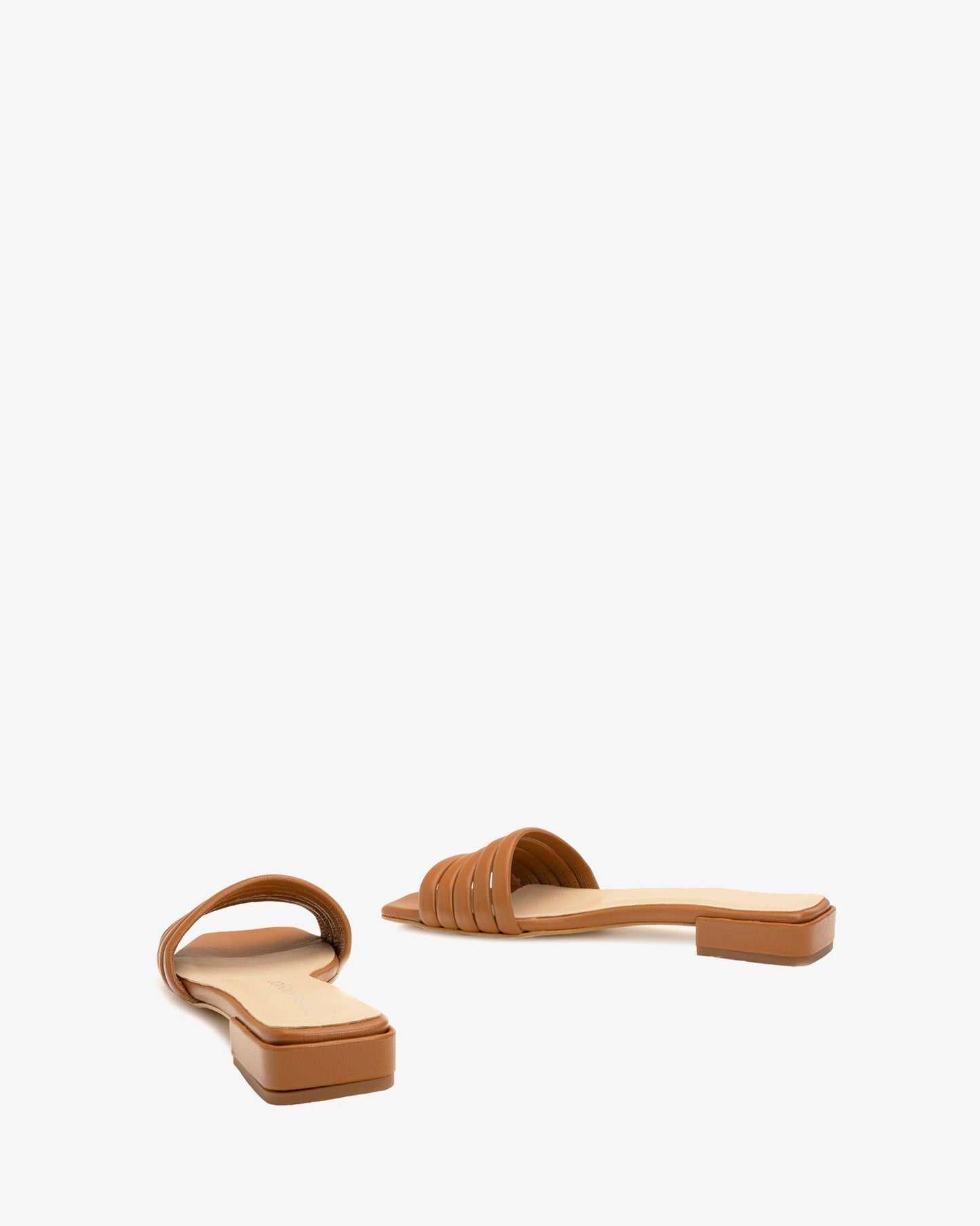 Sandalia pala en piel color cuero