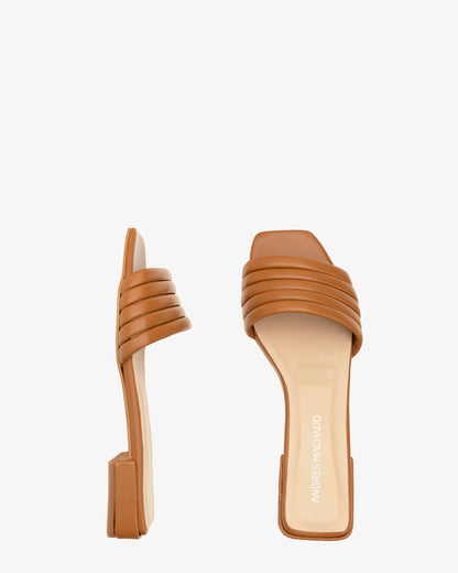 Sandalia pala en piel color cuero