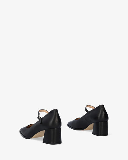 Mary Jane pump with black leather heel