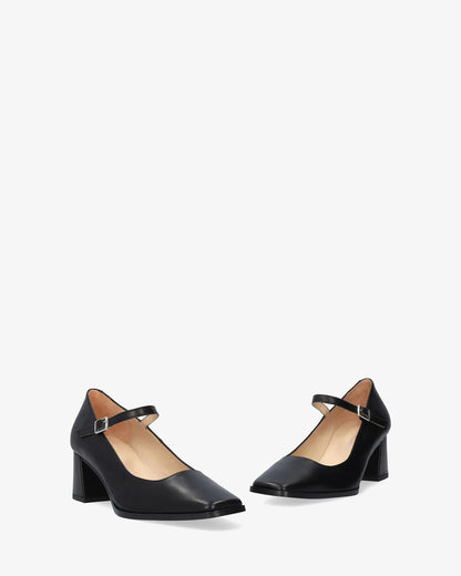 Mary Jane pump with black leather heel
