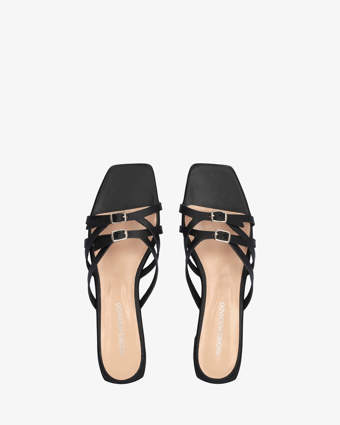 Sandalia plana en piel negro