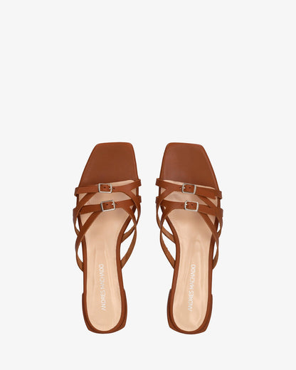 Flat sandal in oak leather