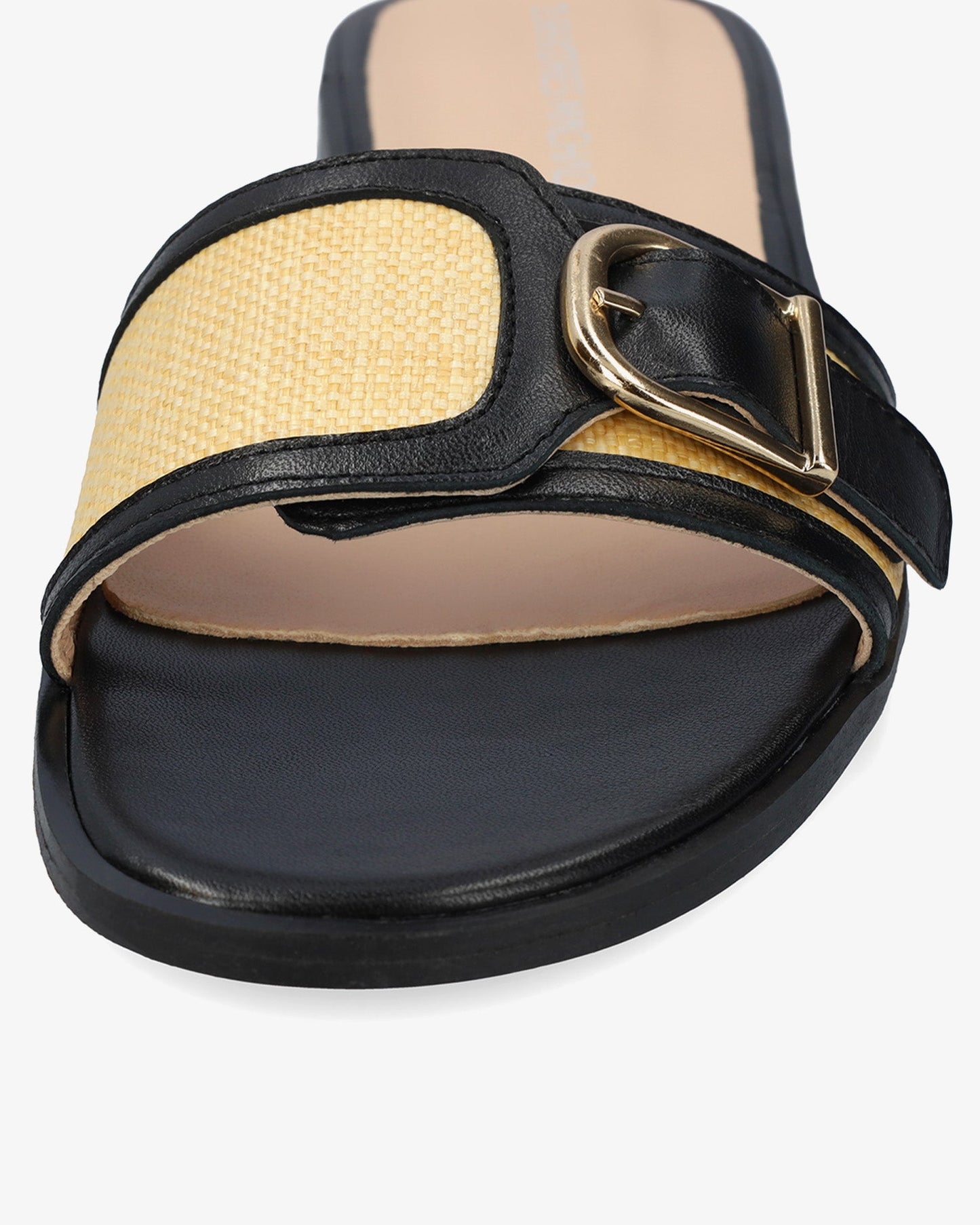 Sandalia plana en piel negro