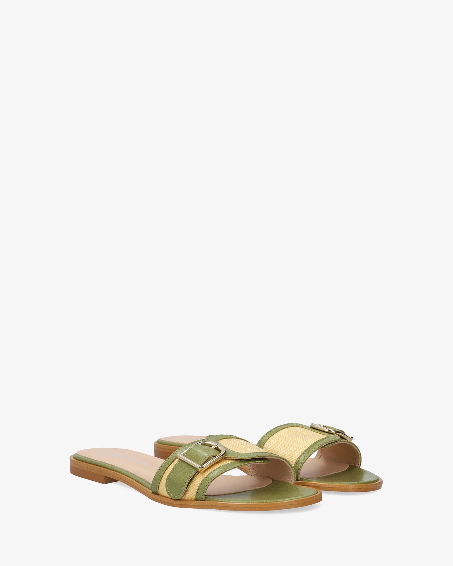Sandalia plana en piel verde