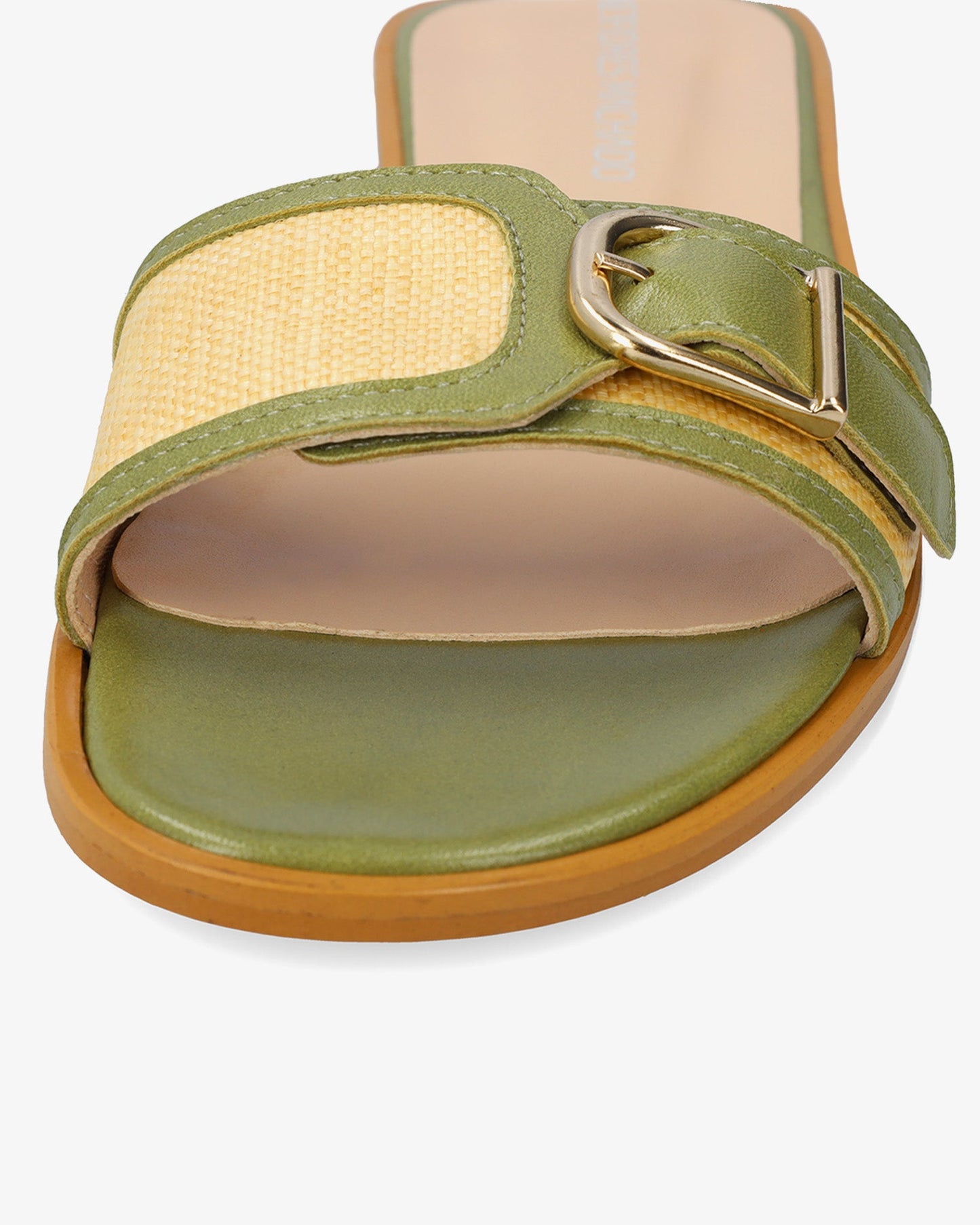 Sandalia plana en piel verde