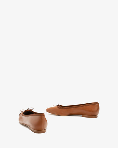 Bailarina plana en piel de color cuero