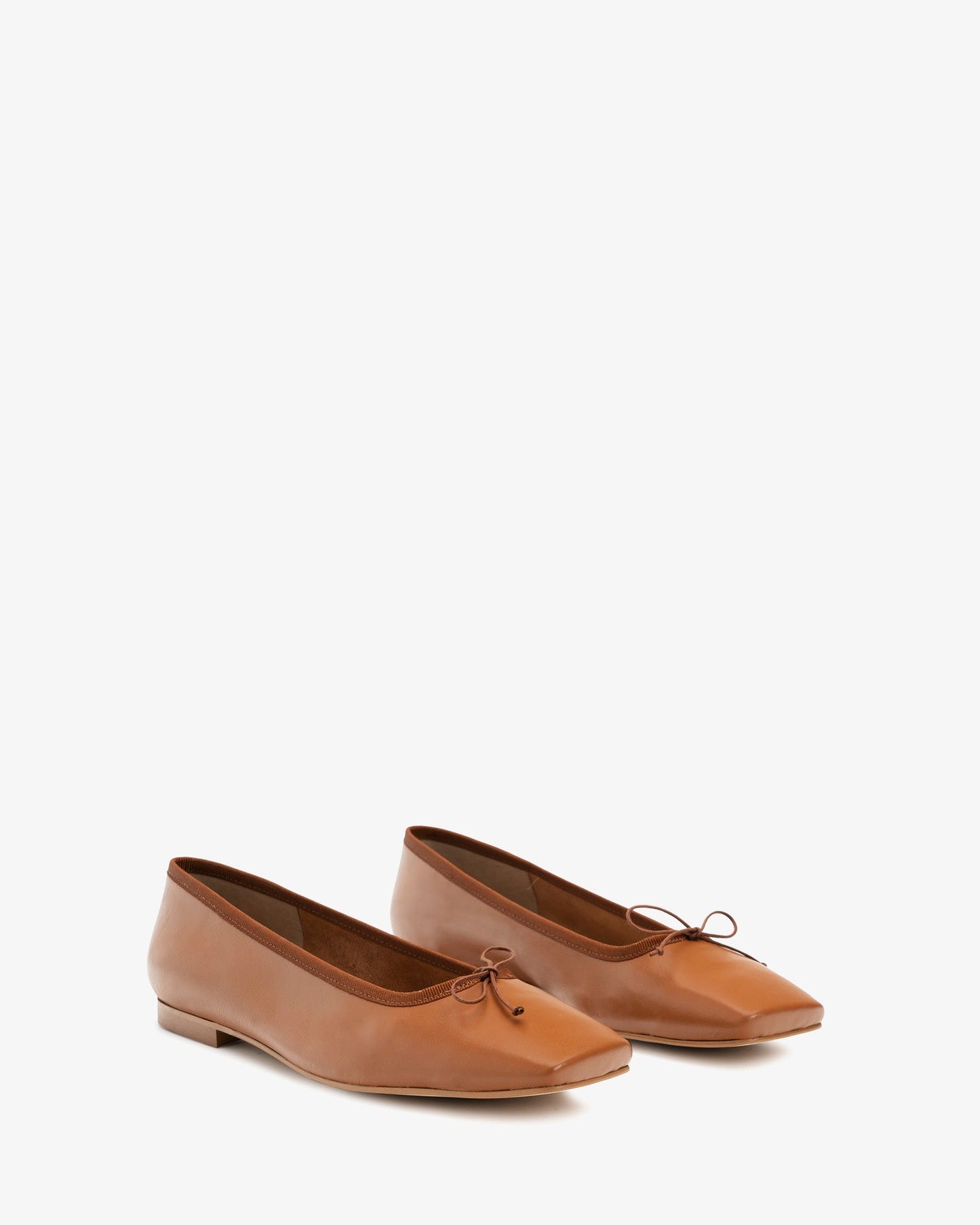 Bailarina plana en piel de color cuero