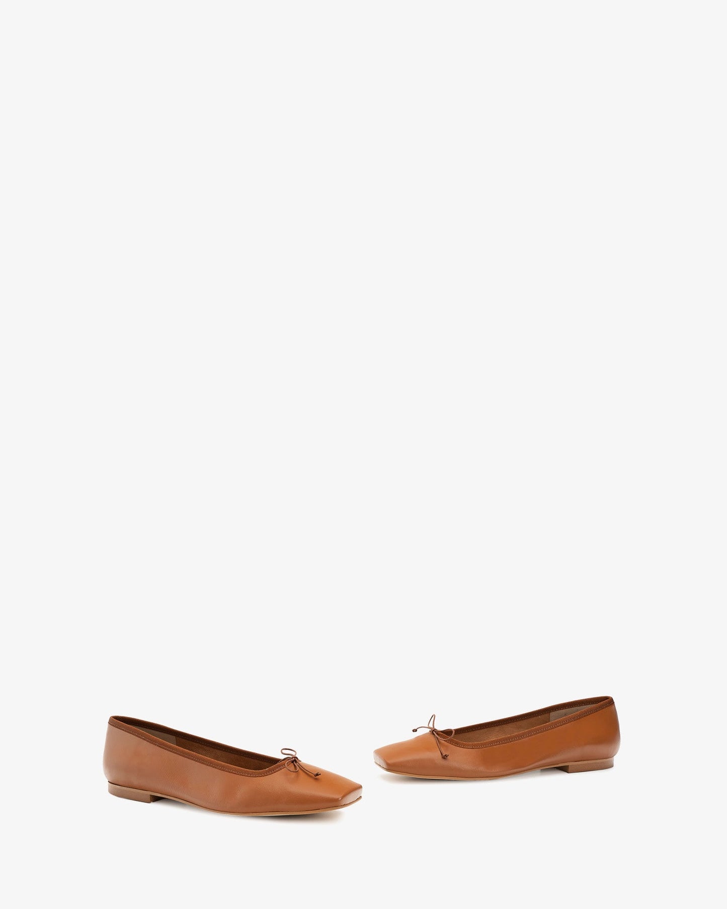 Bailarina plana en piel de color cuero