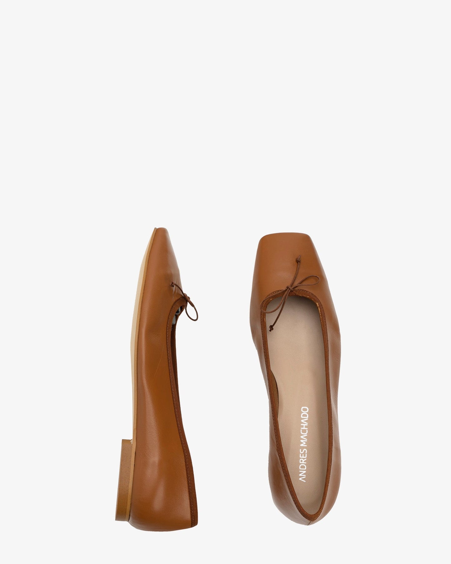 Bailarina plana en piel de color cuero