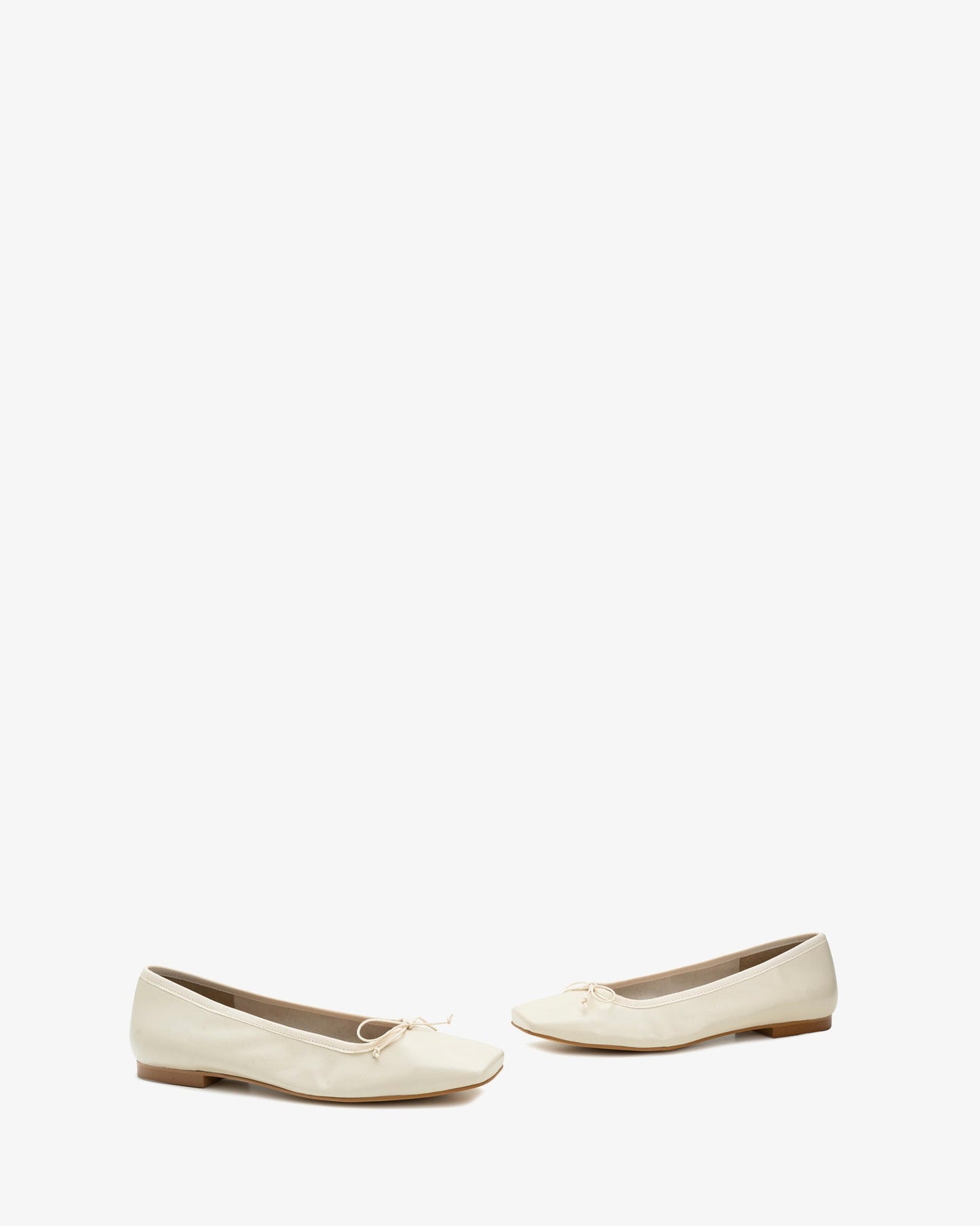 Bailarina plana en piel de color hielo