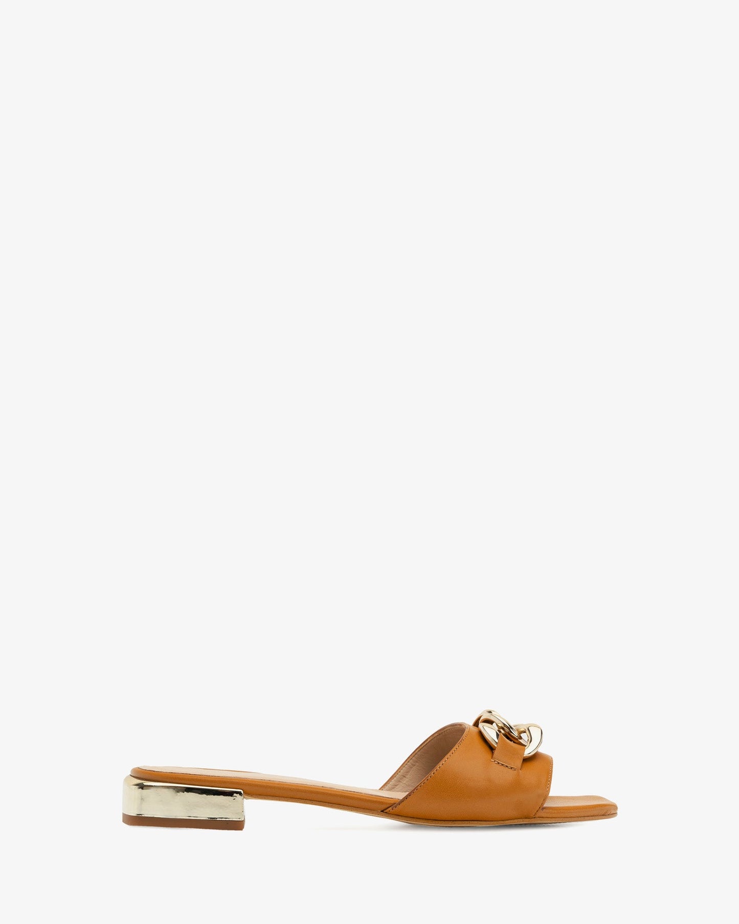 Flat camel leather sandal with chain