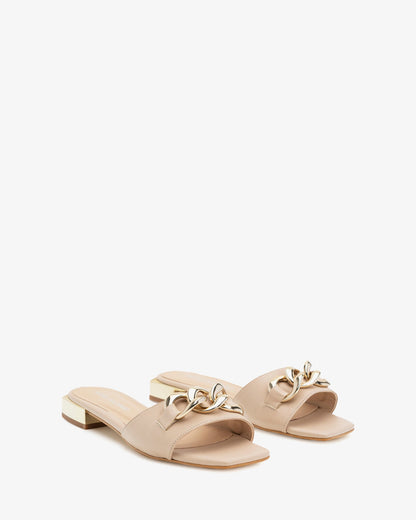 Beige leather flat sandal with chain