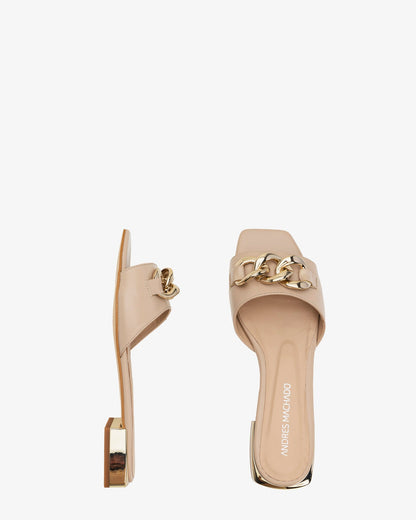 Beige leather flat sandal with chain