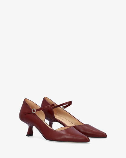 Burgundy leather pump