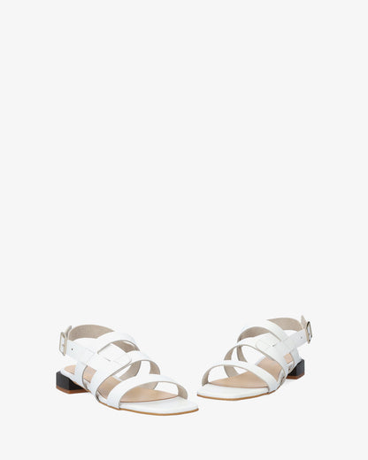 Sandalia plana en piel blanco