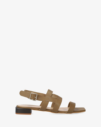 Flat sandal in khaki leather