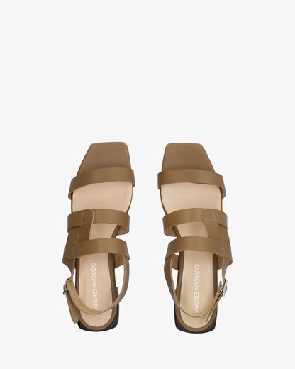 Flat sandal in khaki leather
