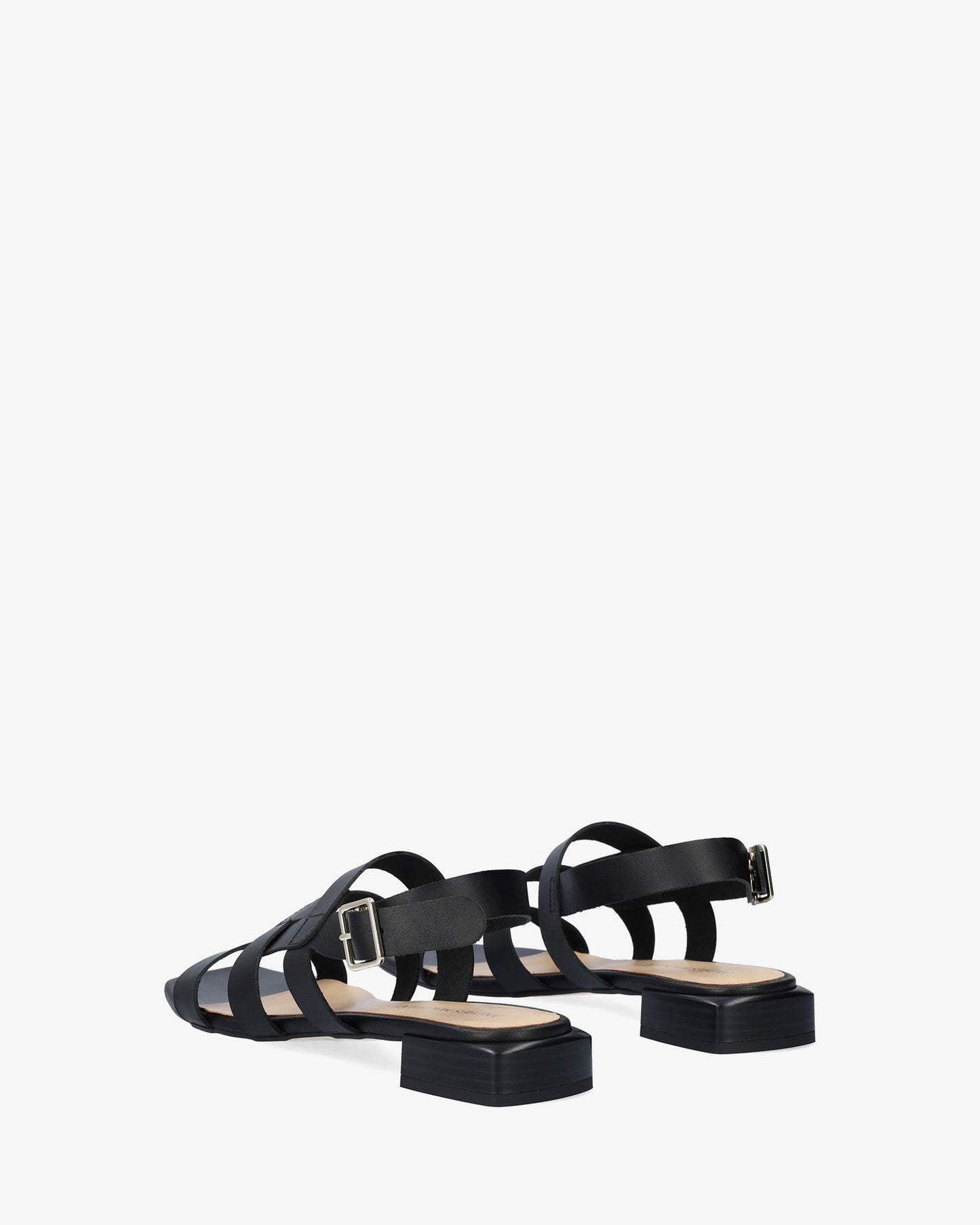 Flat sandal in black leather