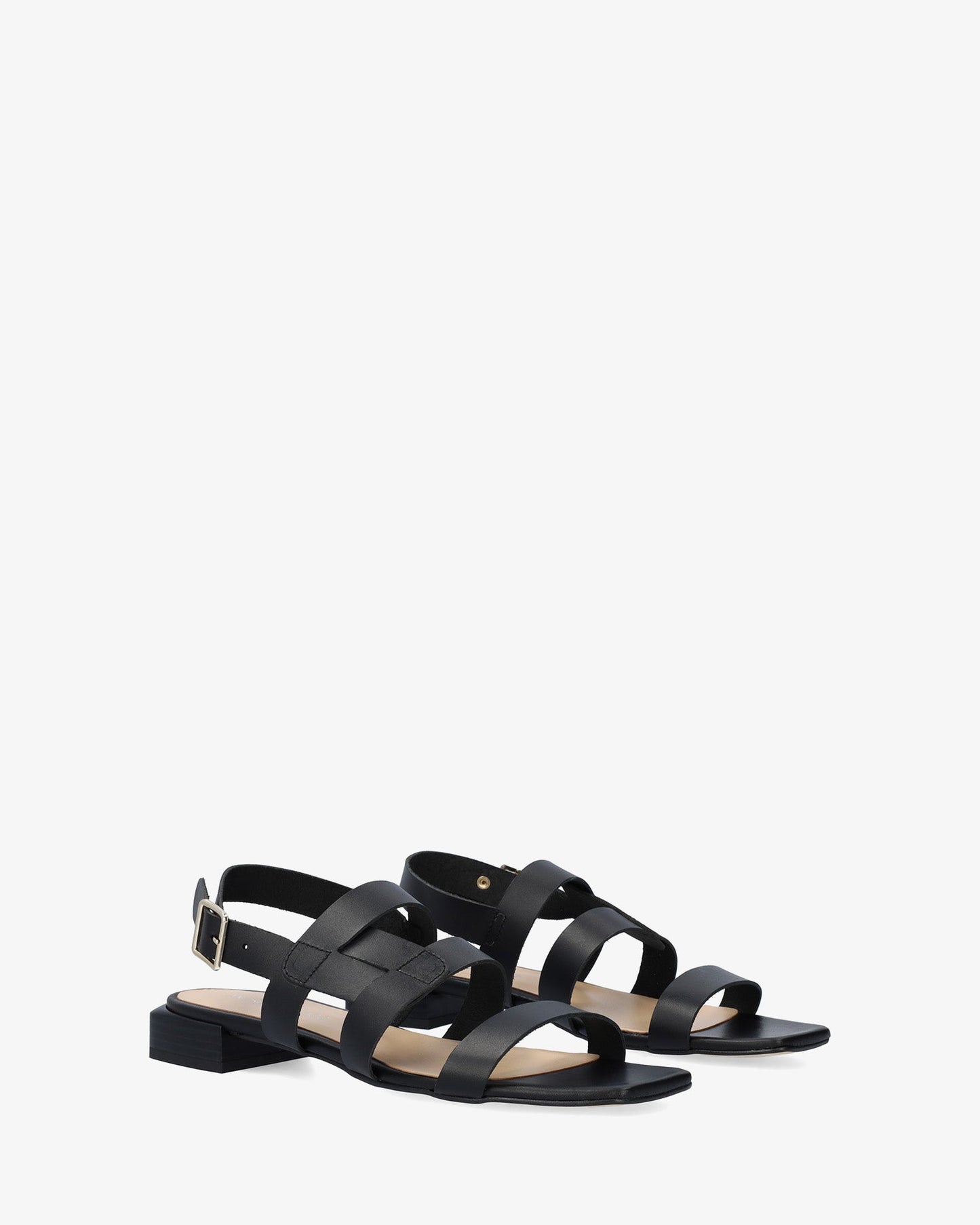 Flat sandal in black leather