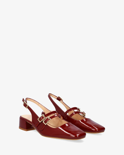 Ballerina flat with heel in burgundy patent leather