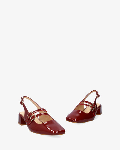 Ballerina flat with heel in burgundy patent leather