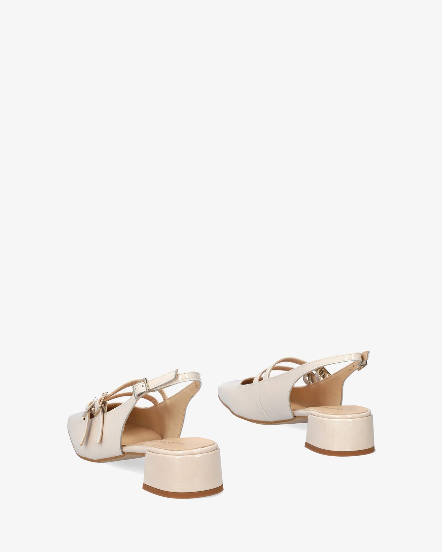 Ballerina flat with heel in off-white patent leather