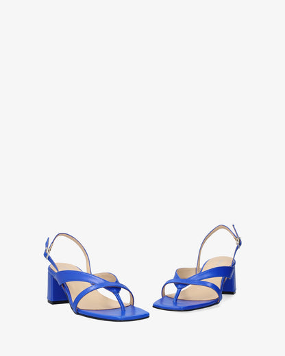 Sandalia con tacón en piel azul