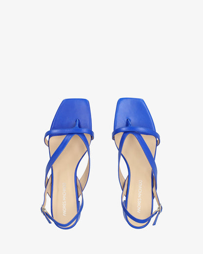 Sandalia con tacón en piel azul