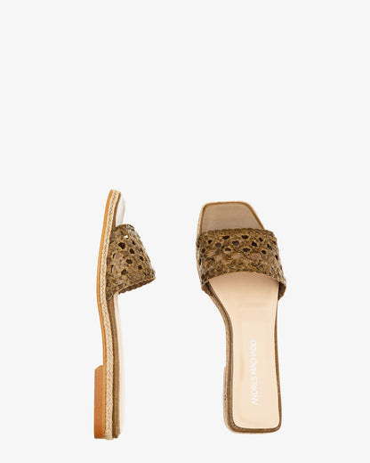 Flat sandal in braided khaki leather