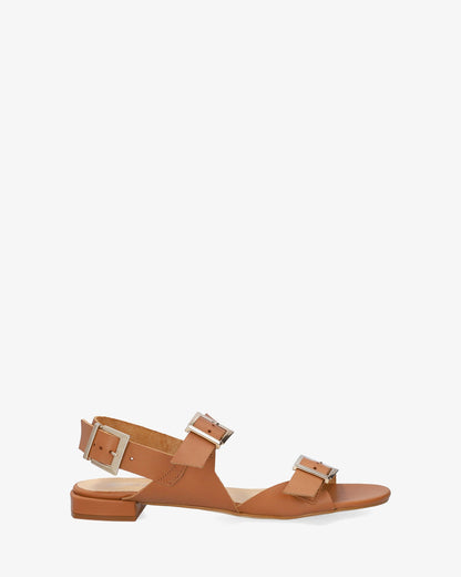 Flat sandal in camel leather