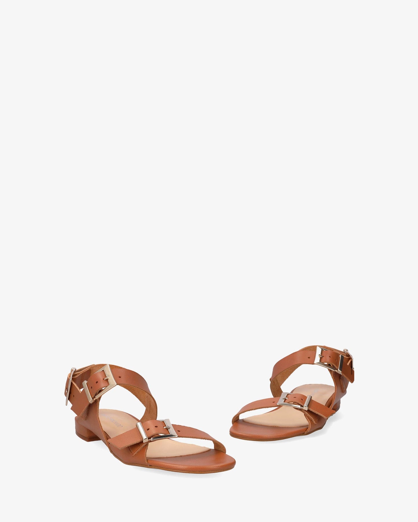 Flat sandal in camel leather