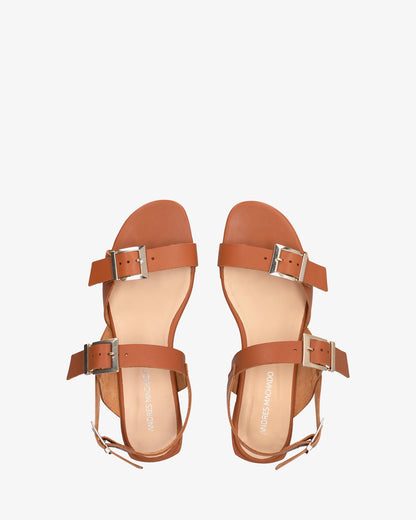 Flat sandal in camel leather