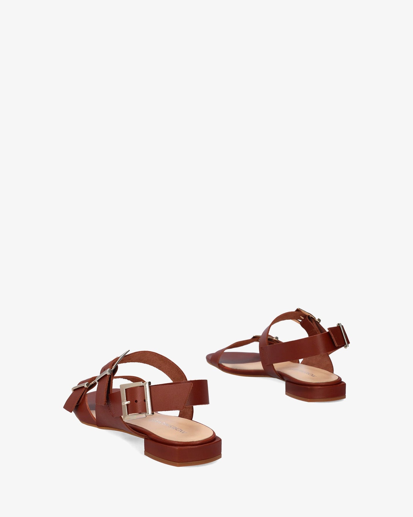 Flat sandal in brown leather