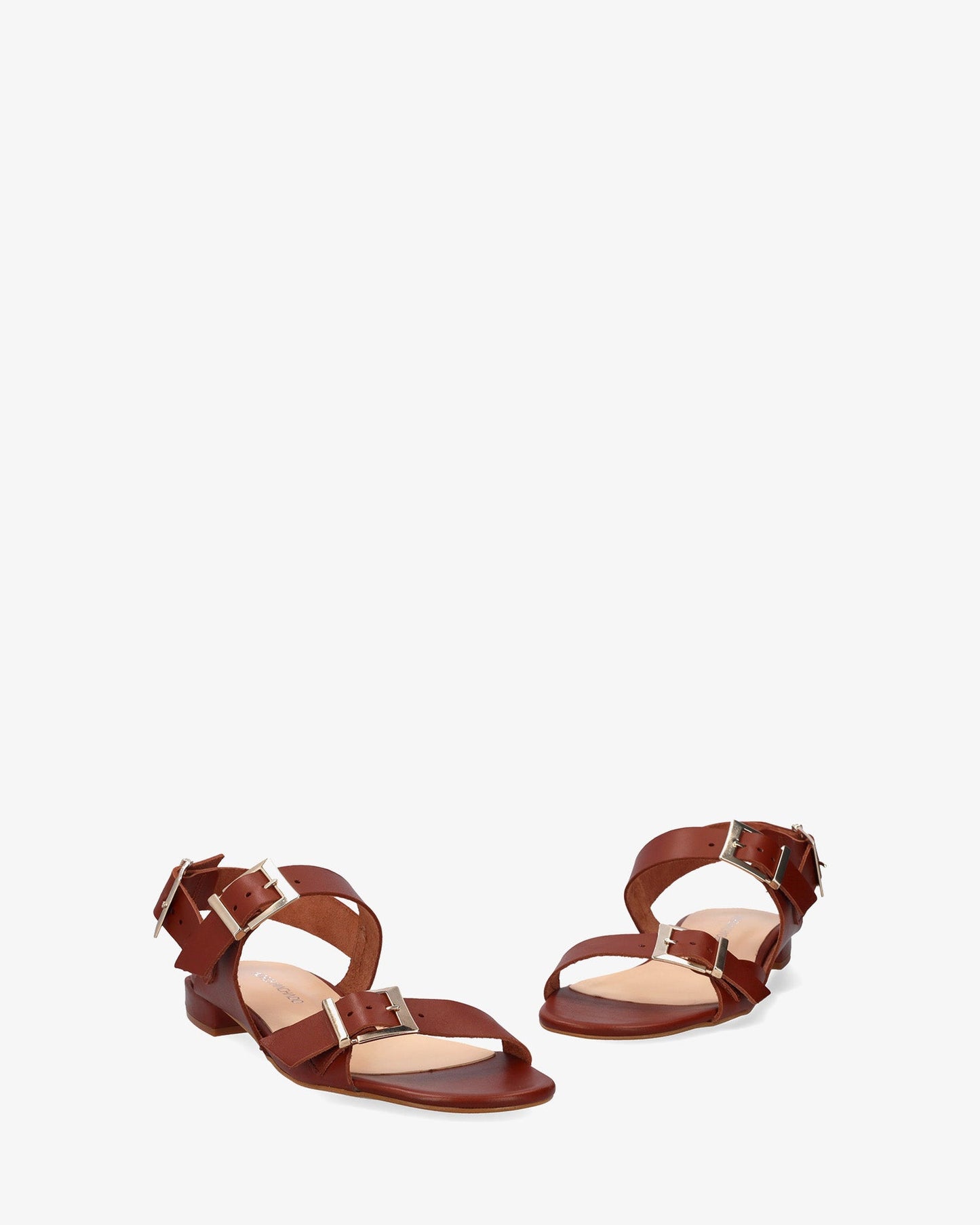 Flat sandal in brown leather