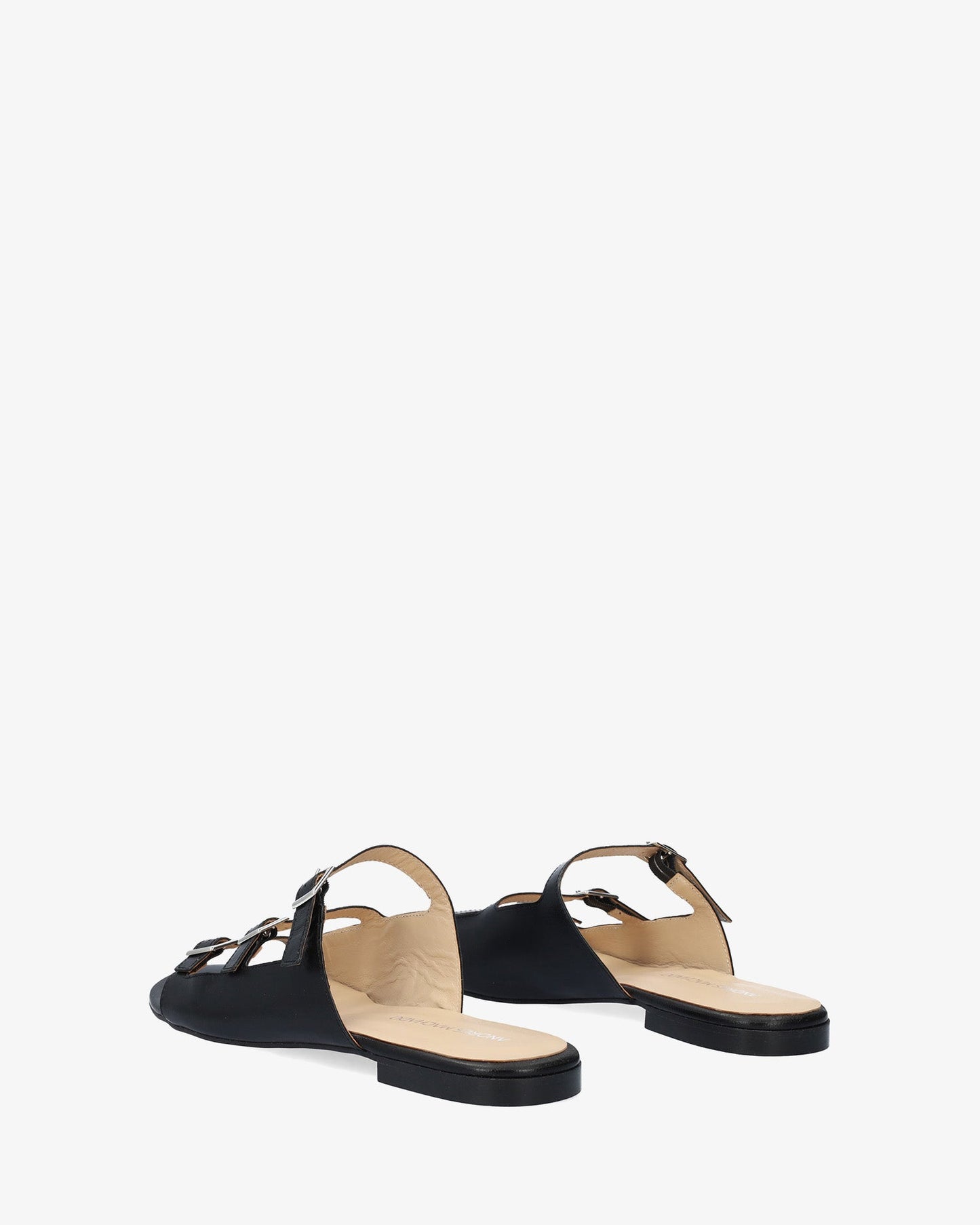 Flat sandal in black leather