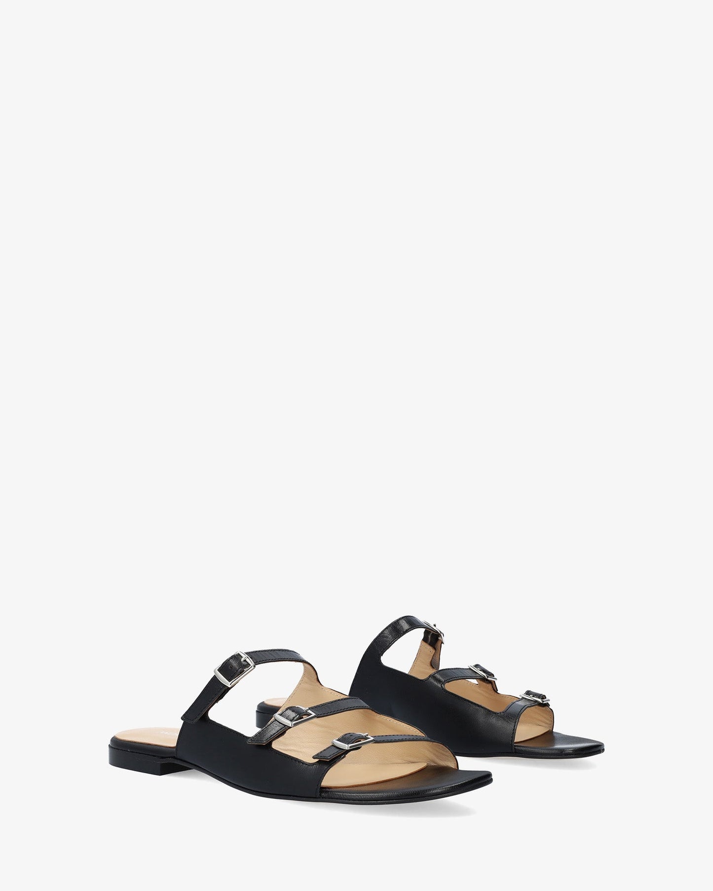 Flat sandal in black leather