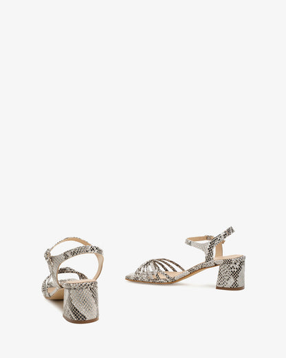 Sandalias tiras en piel con estampado serpiente marrón