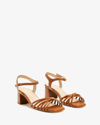 Sandalias tiras en piel de color cuero