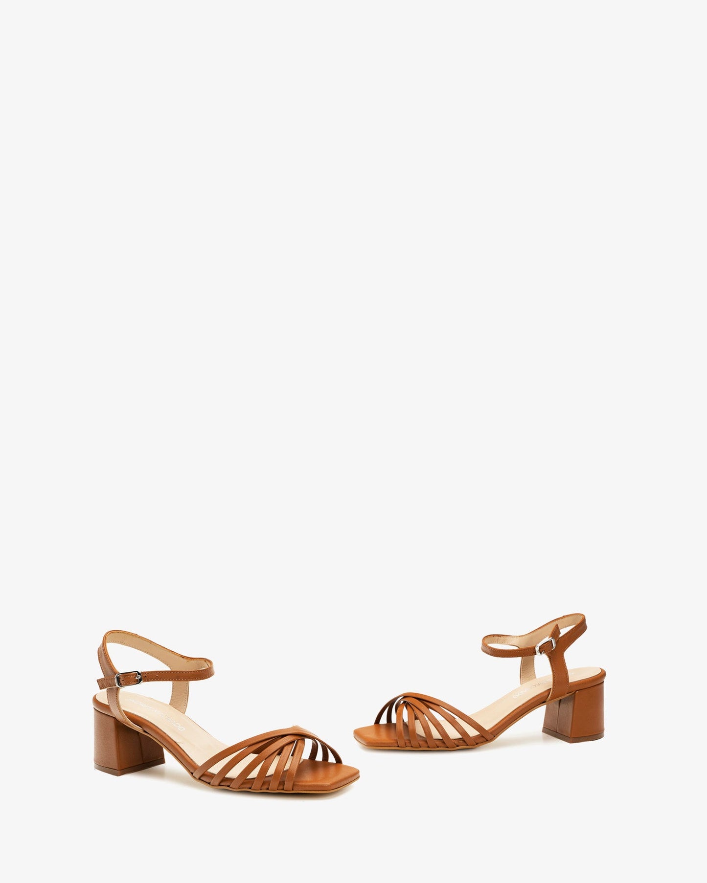 Sandalias tiras en piel de color cuero