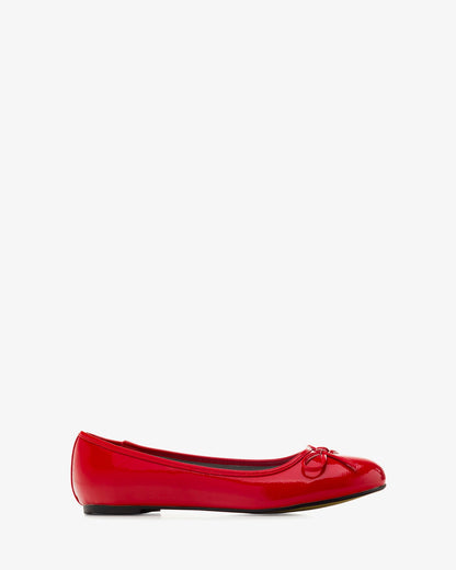 Classic ballerina flats in red patent leather