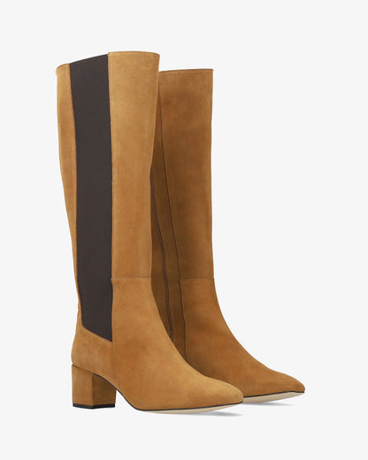 High boot in saddle-colored leather
